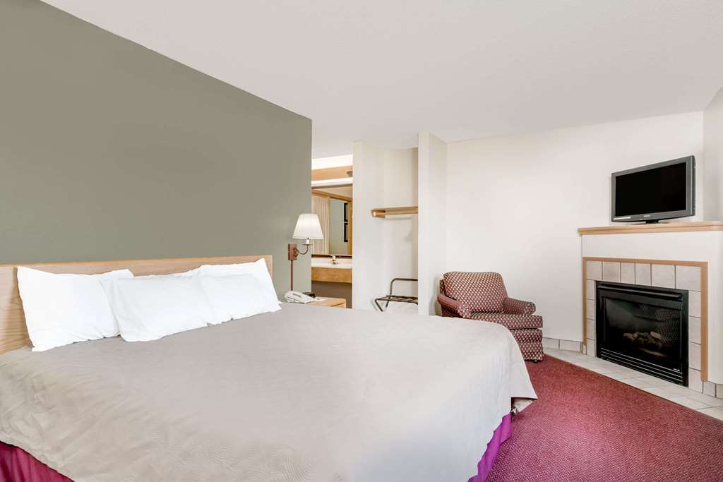 Moose Lake Lodge & Suites Room photo